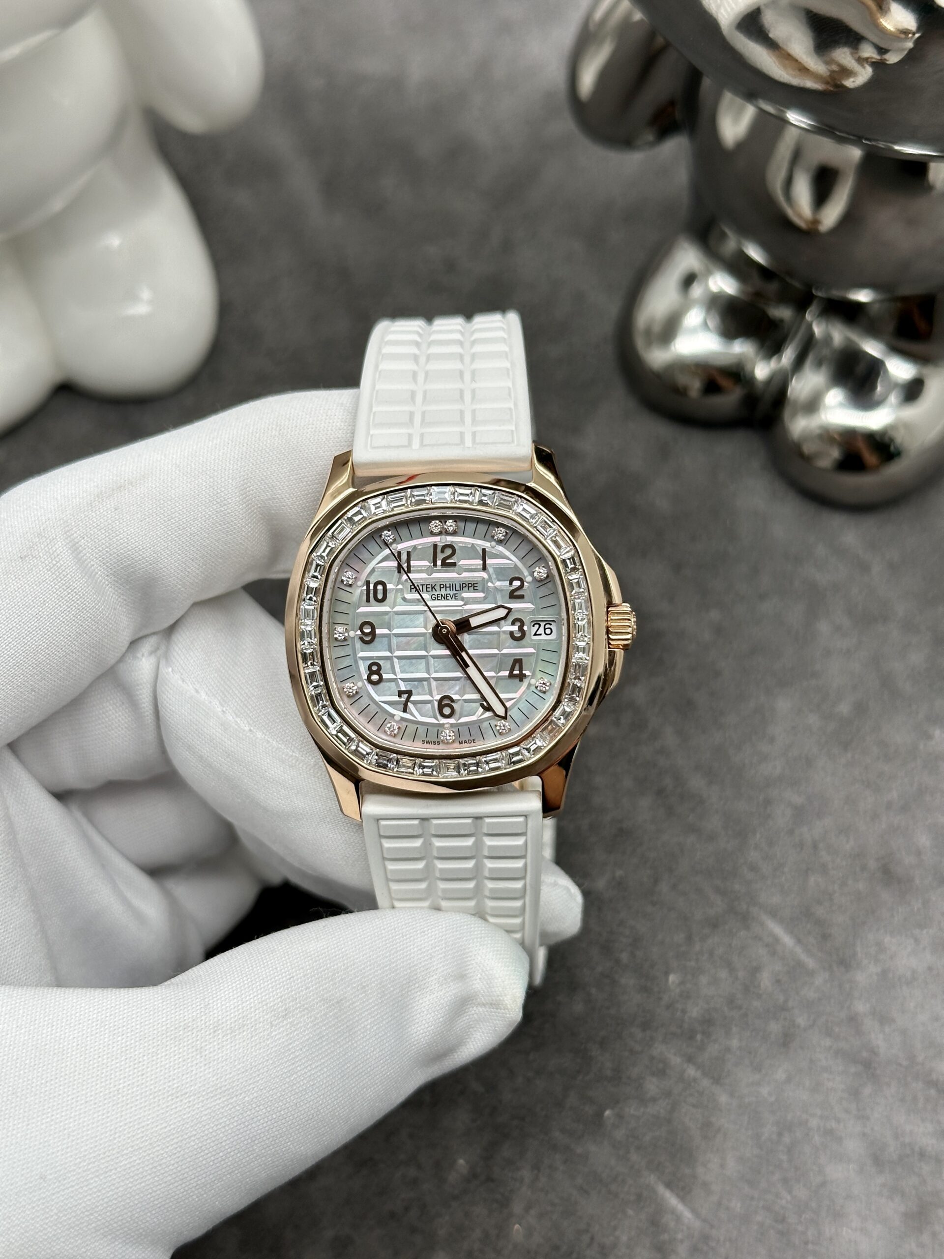 Patek Philippe auenaut 5068R-010 18K gold and diamond watch