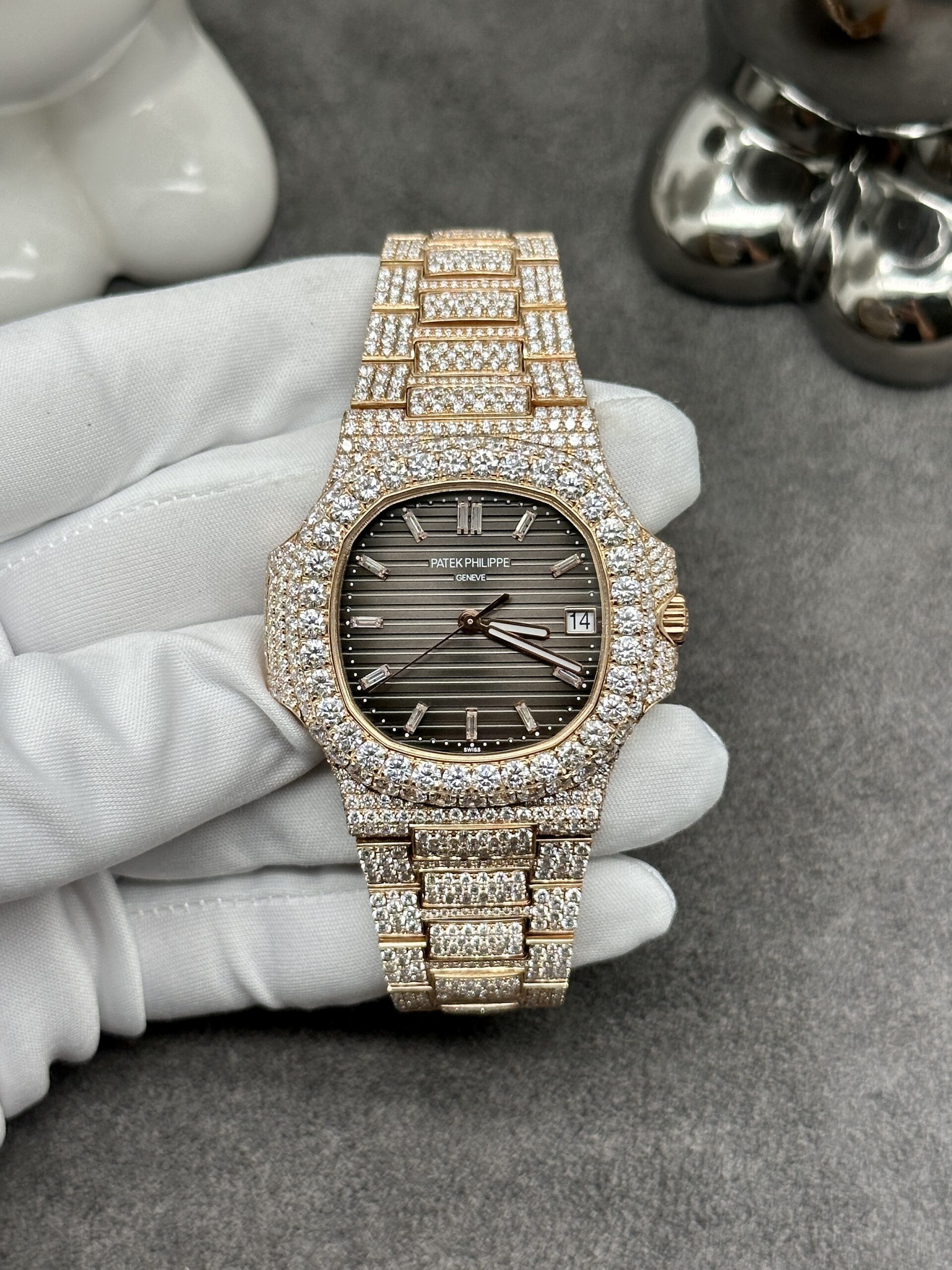 Patek Philippe 7118/1450r-001 18K rose gold watch with diamonds